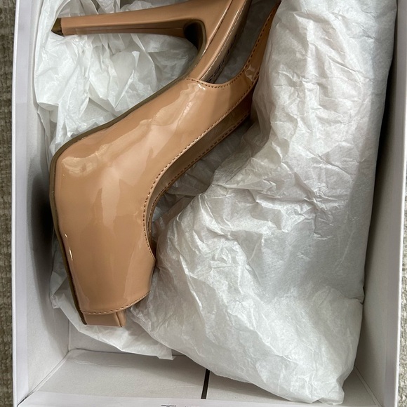 Women GUESS High Heels SIZE 7.5M Color Cream. - Picture 5 of 5